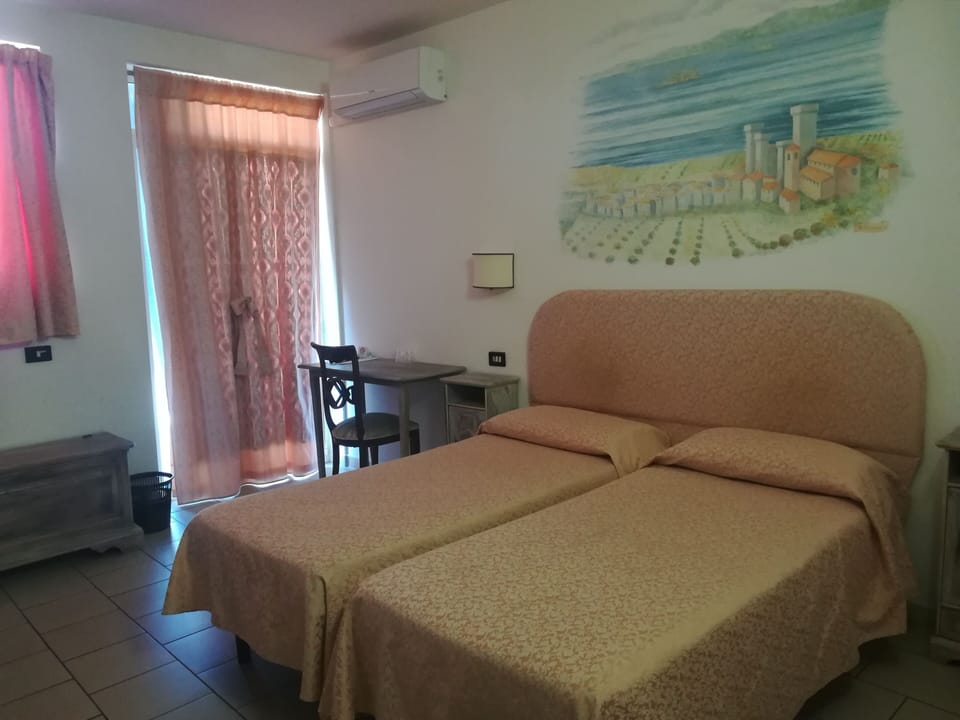 Superior Twin Room | In-room safe, individually decorated, free cribs/infant beds
