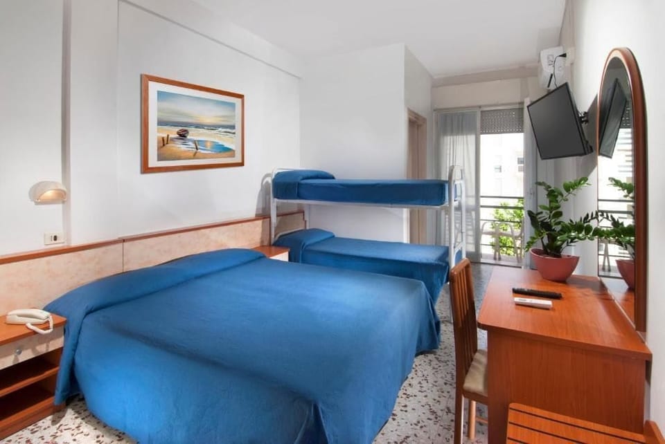 Comfort Quadruple Room | In-room safe, desk, free WiFi, bed sheets