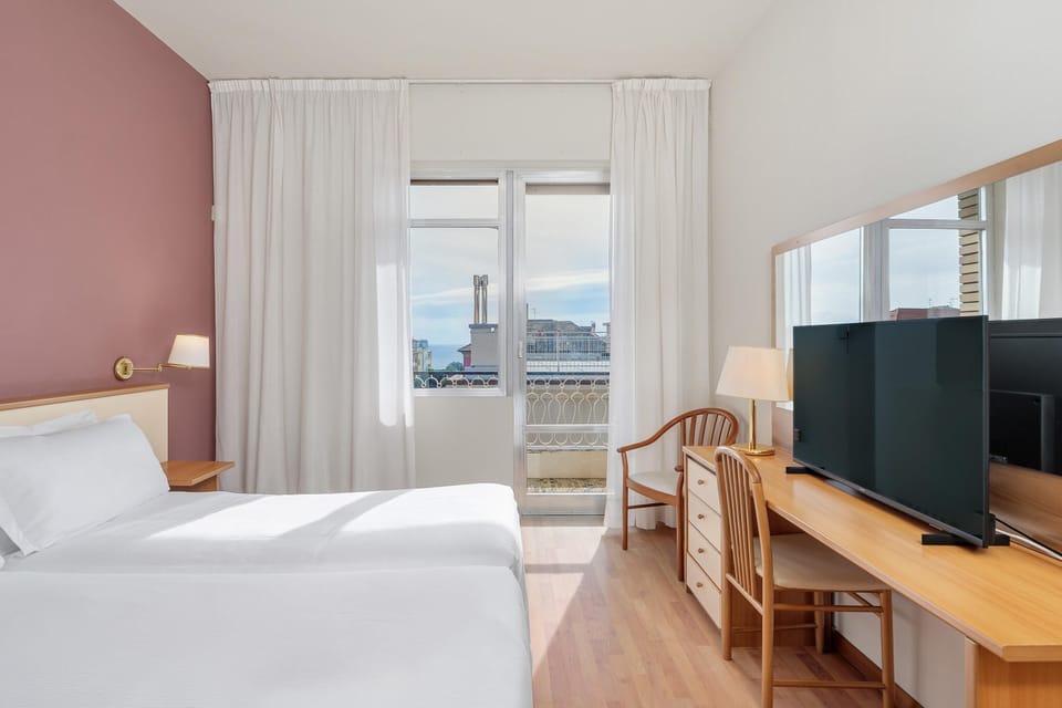 Standard Triple Room | In-room safe, desk