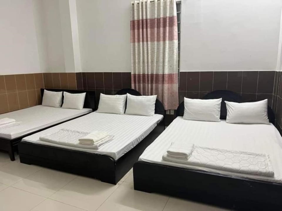 Family Room | Blackout drapes, soundproofing, free WiFi, bed sheets