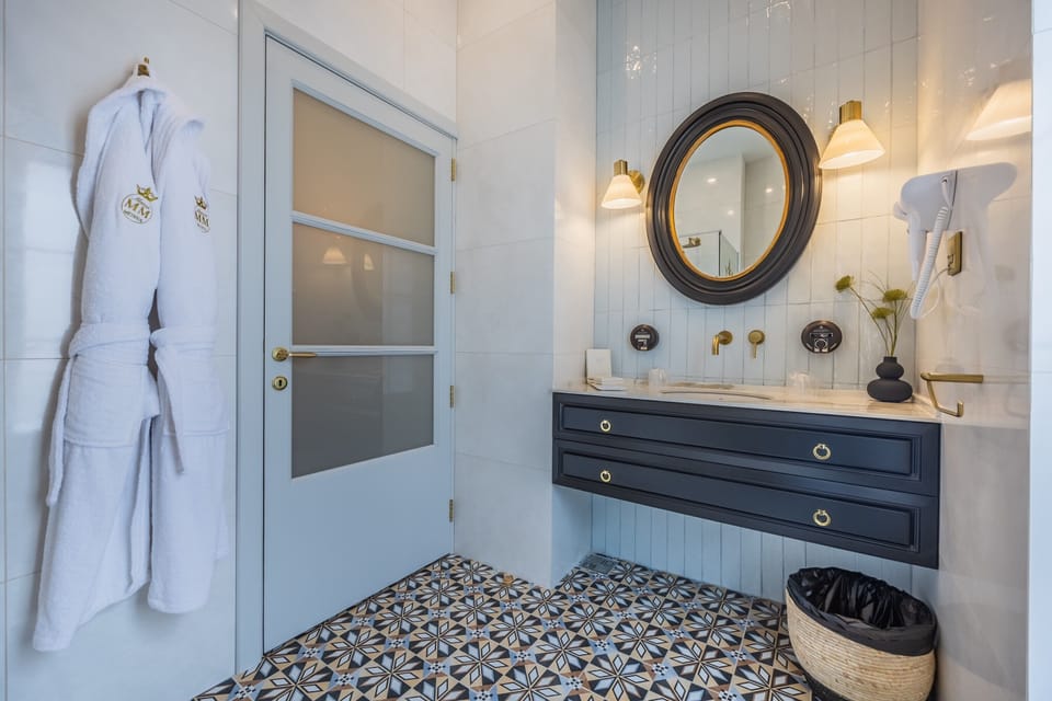 Deluxe Quadruple Room, Non Smoking, Private Bathroom | Bathroom | Shower, hair dryer, bathrobes, slippers