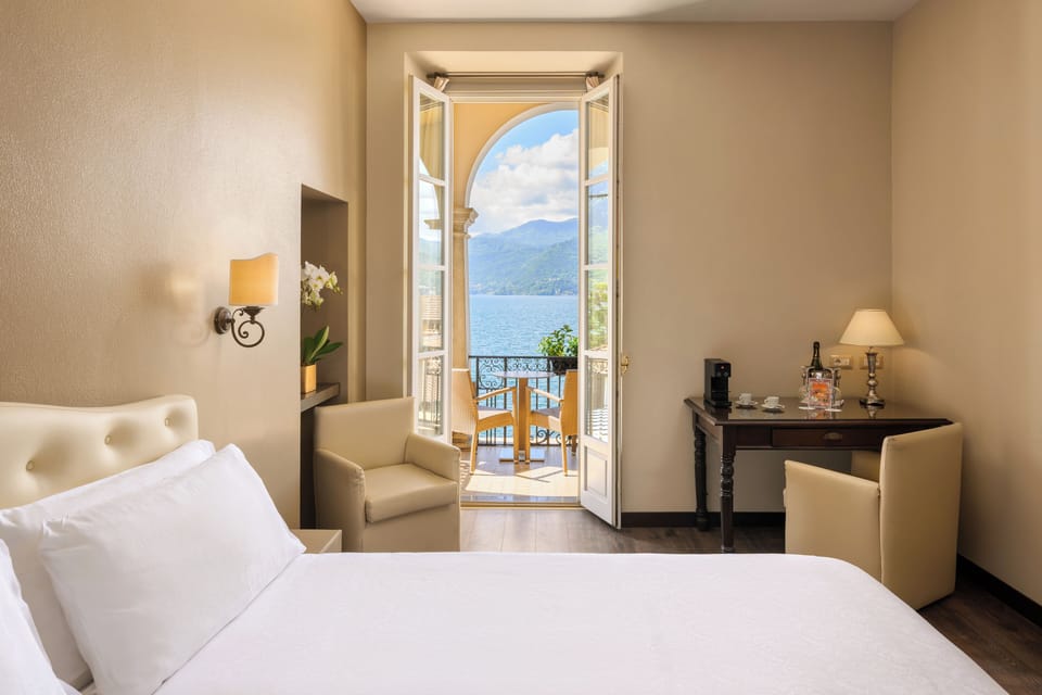 Premium Room, Balcony, Lake View | Premium bedding, minibar, in-room safe, desk