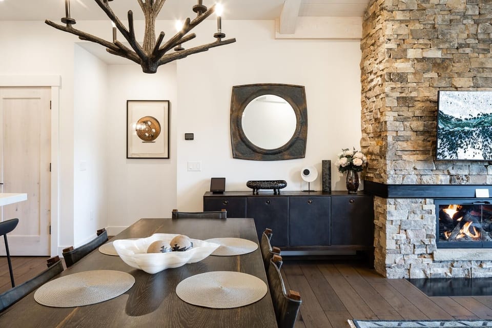 Condo, 2 Bedrooms | Dining