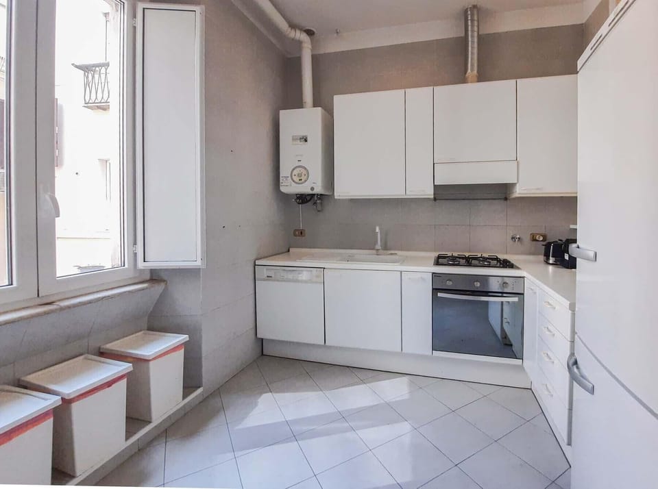 Classic Apartment, 4 Bedrooms, Non Smoking, City View | Private kitchen | Electric kettle