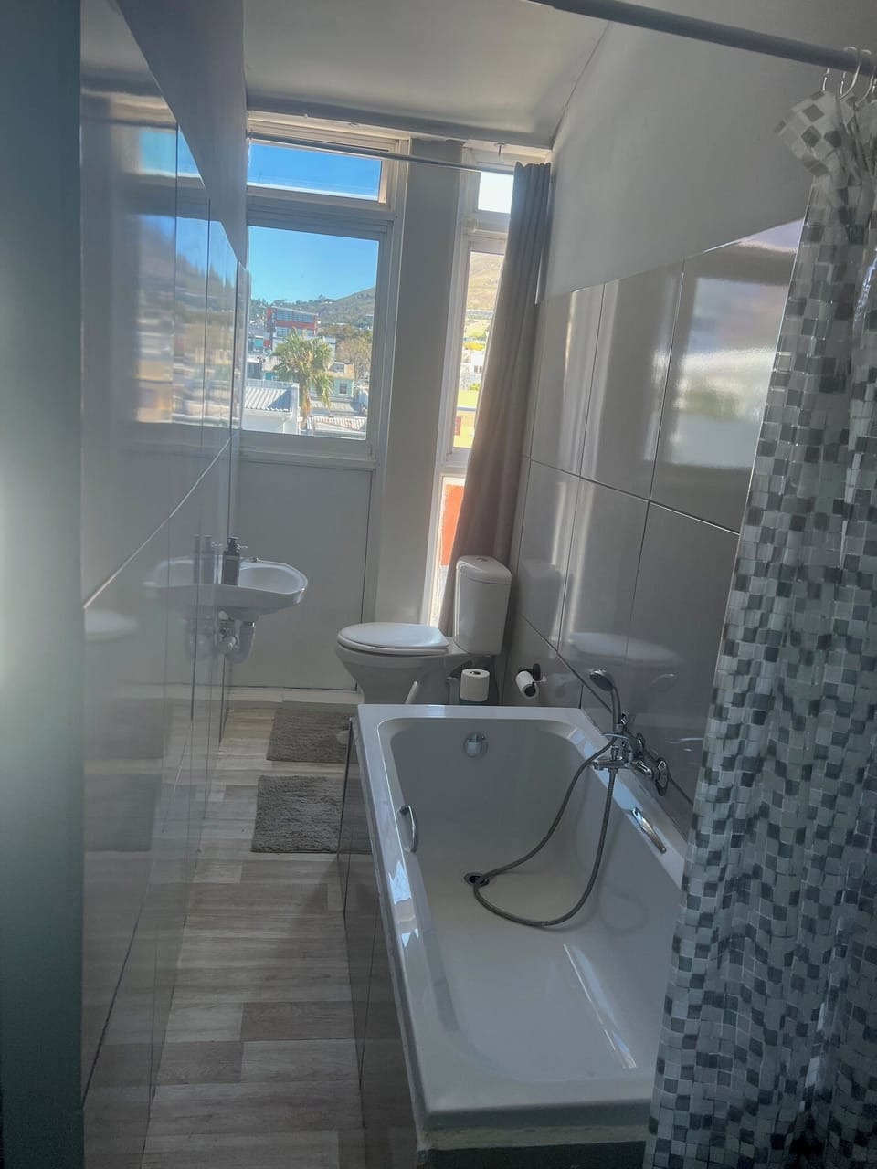 Signal Hill En-Suite | Bathroom | Shower, towels