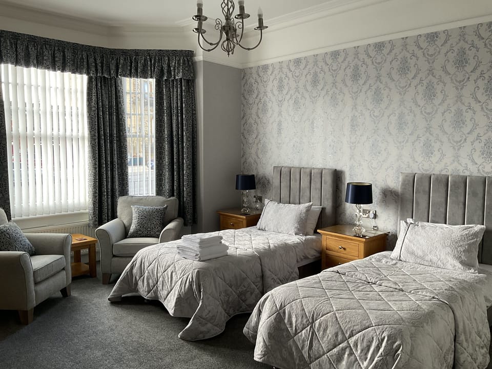 Twin Room, Ensuite (Bath & Shower)