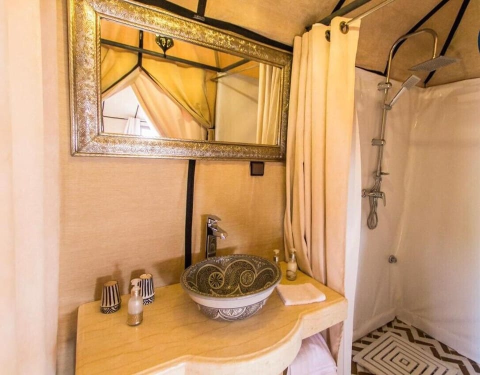 Towels, soap, shampoo, toilet paper