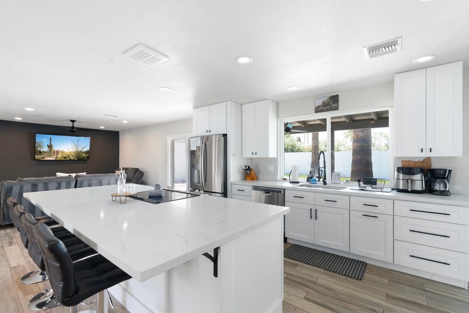 House, Pool View | Private kitchen | Fridge, microwave, oven, dishwasher
