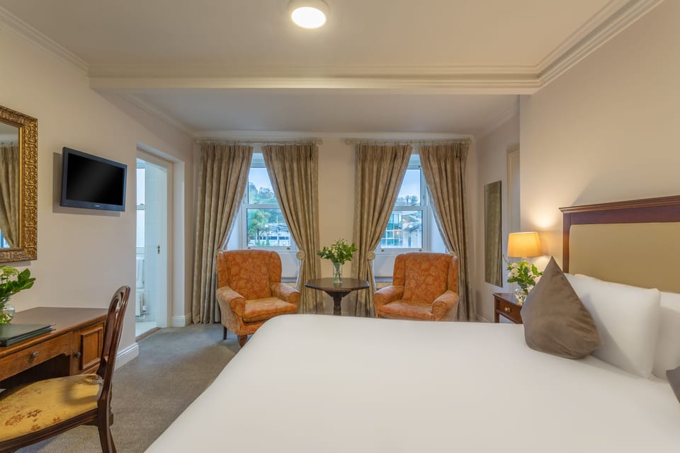 Double Room Single Use | Hypo-allergenic bedding, desk, iron/ironing board, free WiFi