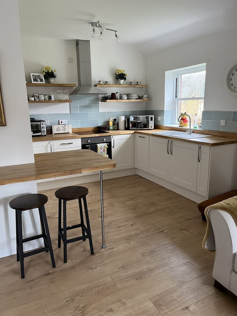 Family Cottage, Ensuite, Garden View | Private kitchen | Highchair
