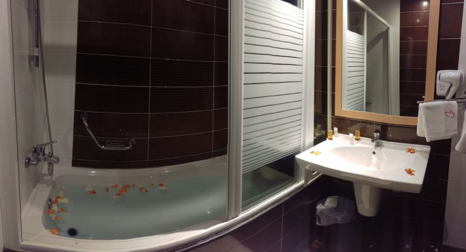 Shower, towels
