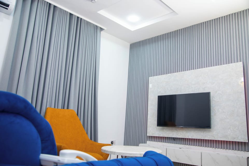 Business Suite, Balcony, City View | Premium bedding, desk, laptop workspace, free WiFi