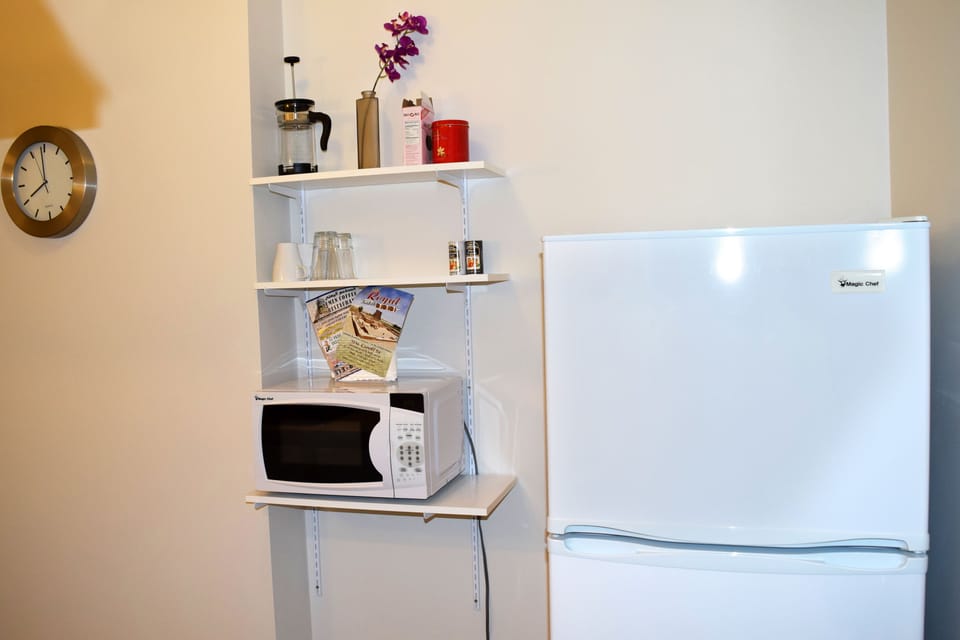 Studio Suite, City View | Private kitchen | Full-size fridge, microwave, stovetop, coffee/tea maker