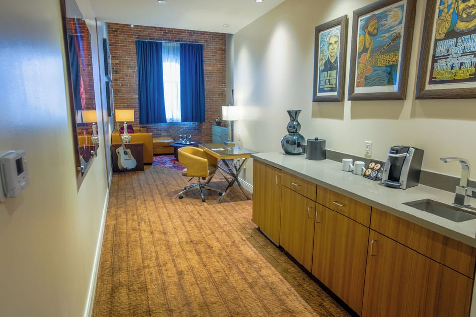 Junior Suite, 1 King Bed | Premium bedding, minibar, in-room safe, desk