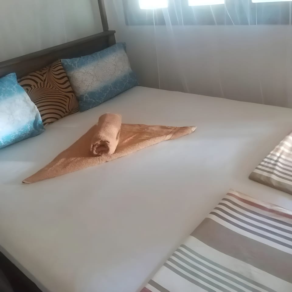 Basic Double Room | Soundproofing, free WiFi, bed sheets