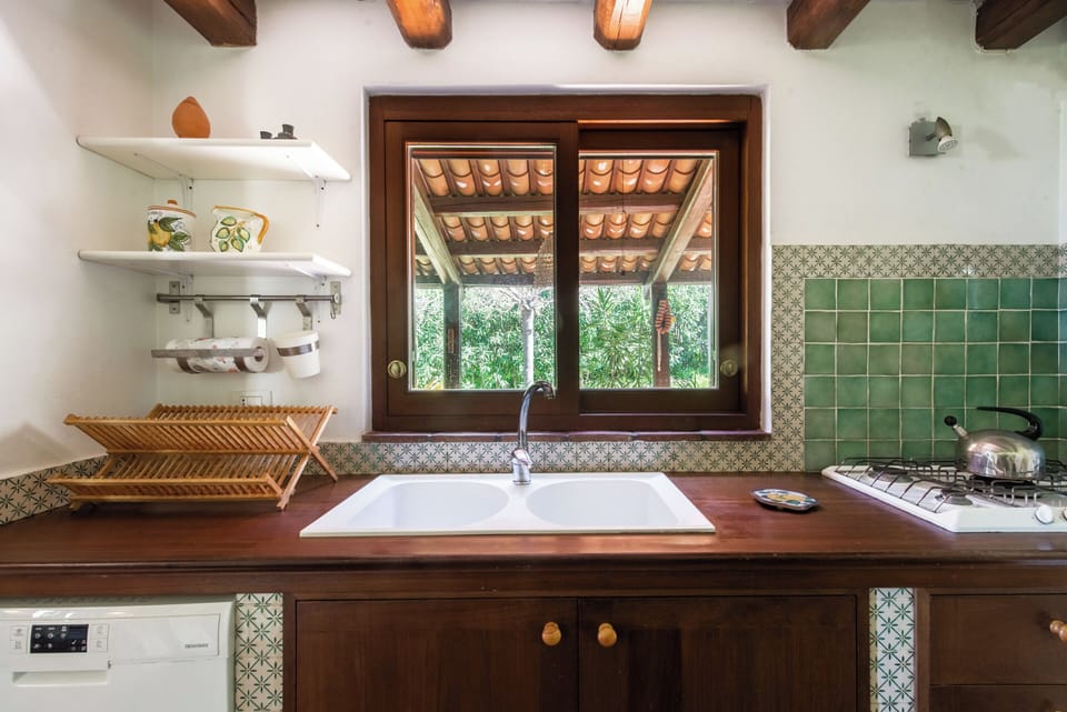 House, Partial Sea View | Private kitchen | Electric kettle, toaster