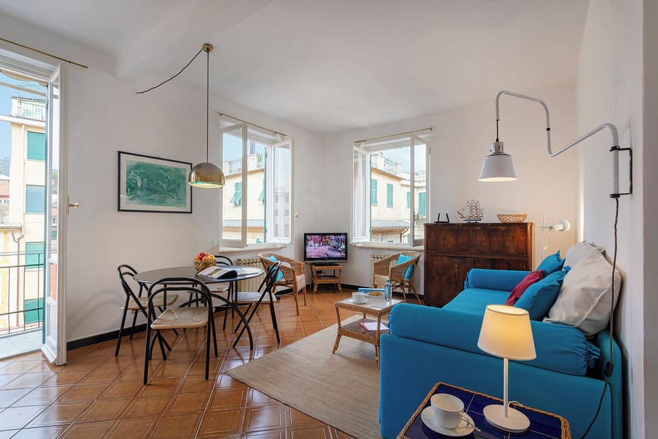 Apartment | Living area | 35-inch TV with digital channels