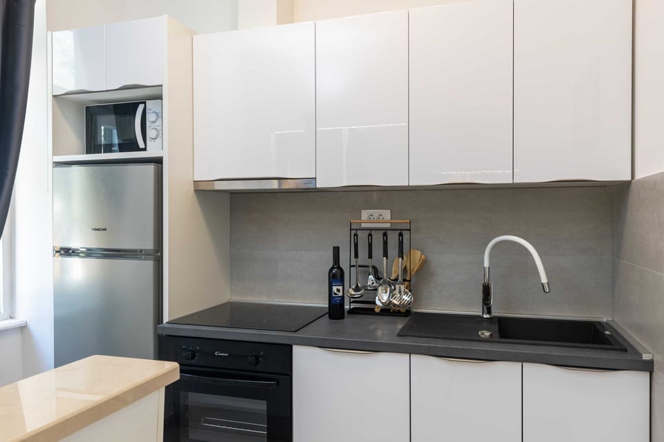 Apartment (One Bedroom Apartment with Terrace) | Private kitchen | Fridge