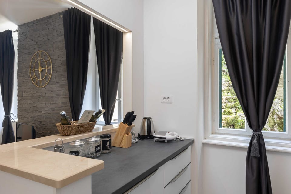 Apartment (One Bedroom Apartment with Terrace) | Private kitchen | Fridge