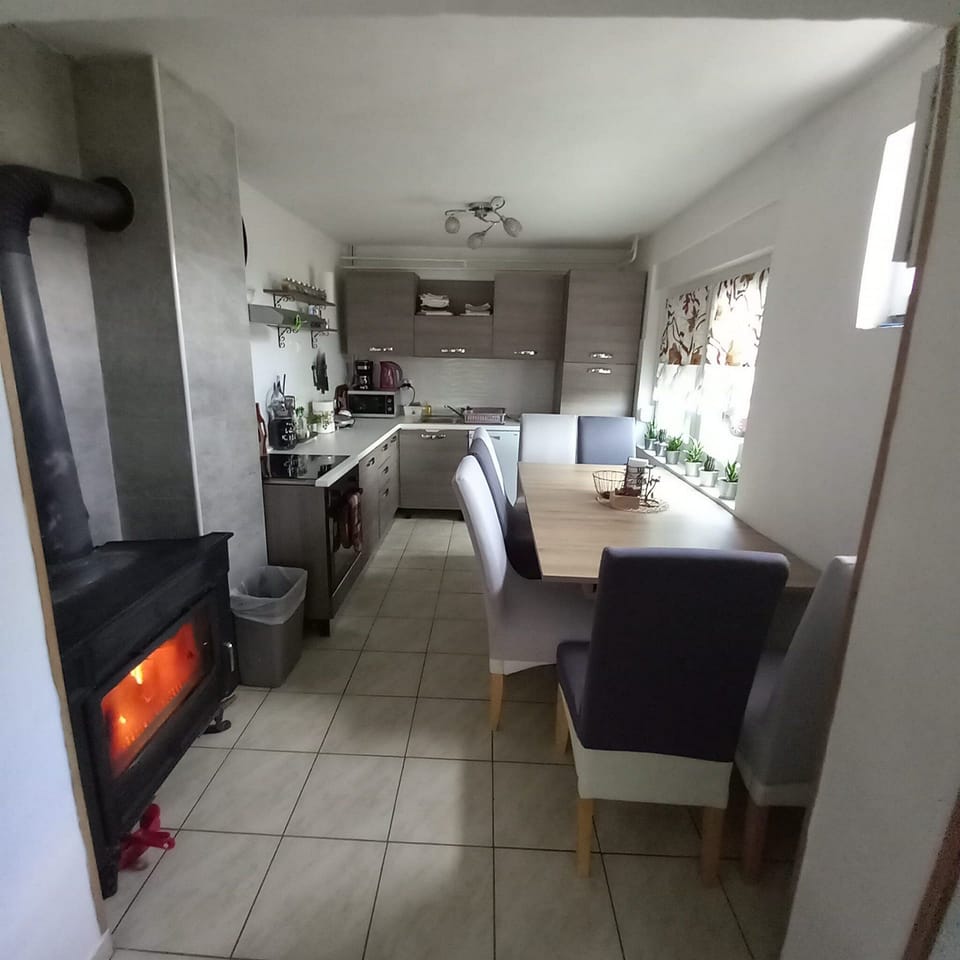 House (Three Bedroom Holiday Home with Swimm) | Living room | 32-inch flat-screen TV with cable channels