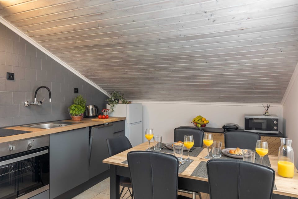 Apartment (Three Bedroom Apartment with Terrace) | Dining room