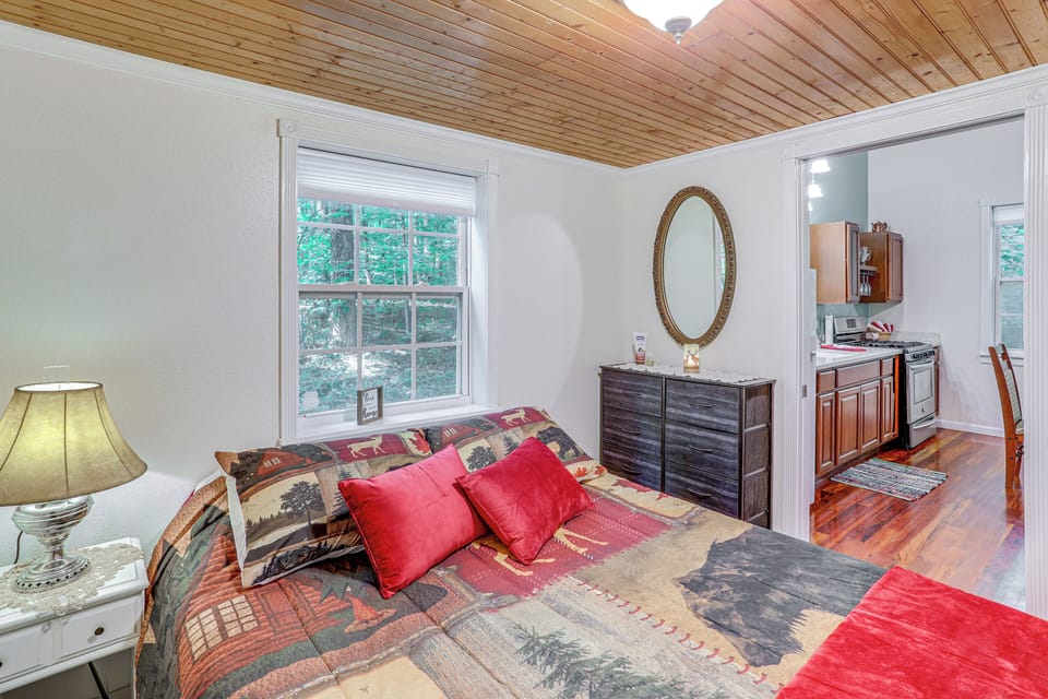Secluded Vacation Rental Bordering Creek! Cottage in Arkansas