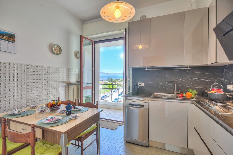 Family Apartment, 2 Bedrooms, Balcony (Casa Ferrari) | Private kitchen | Espresso maker