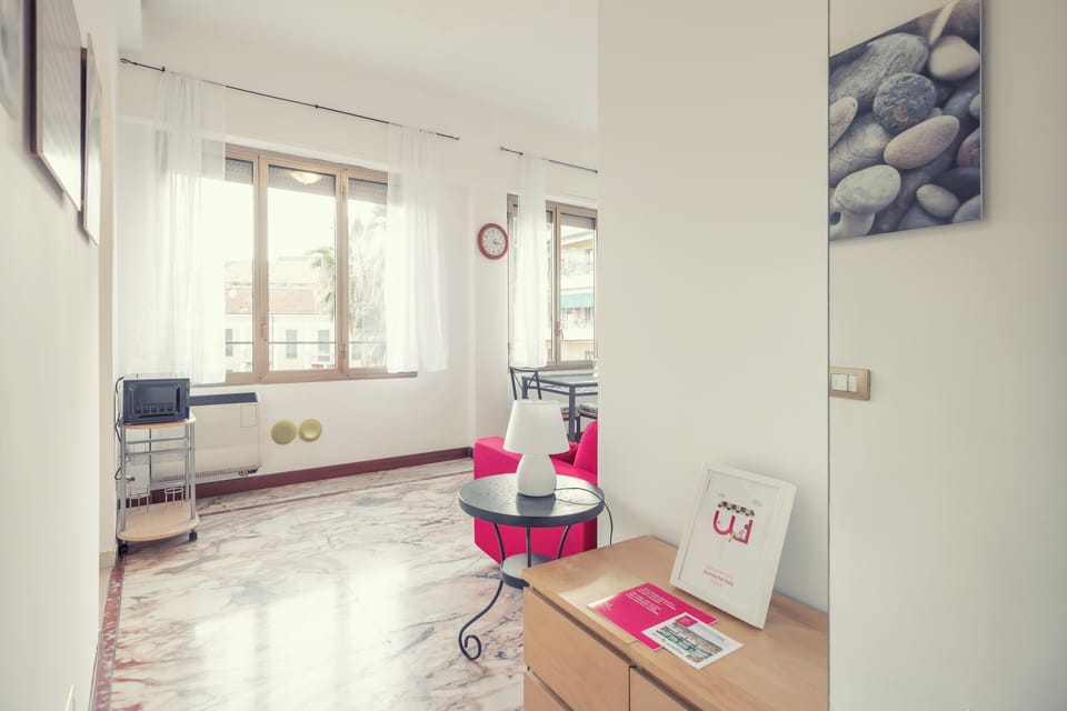 Apartment | Living area | Flat-screen TV