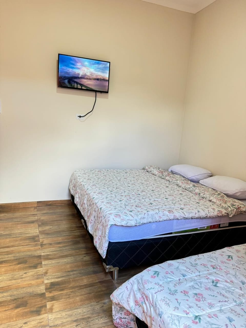 20 bedrooms, free WiFi