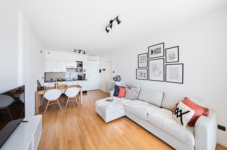 Apartment, Lake View | Living area | 35-inch flat-screen TV with satellite channels