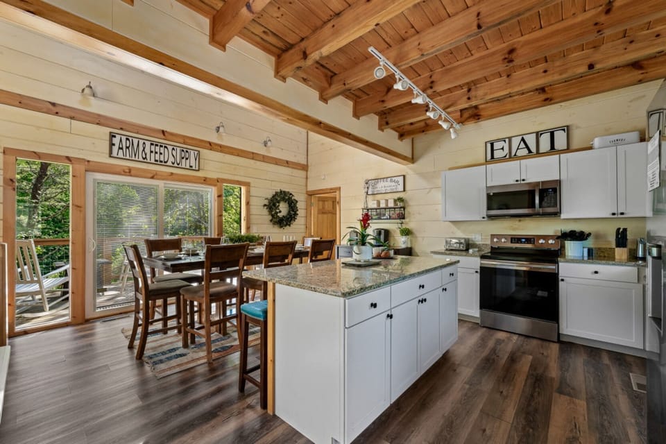 Family Cabin | Private kitchen | Fridge, microwave, oven, stovetop