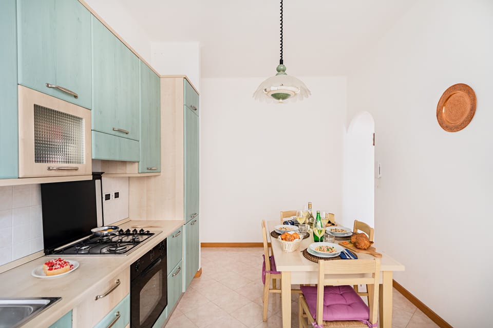 Apartment, Balcony | Private kitchen | Electric kettle