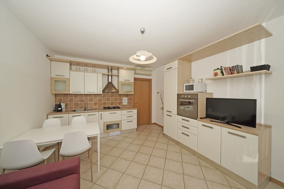 Apartment | Private kitchen | Coffee/tea maker, electric kettle, toaster, highchair