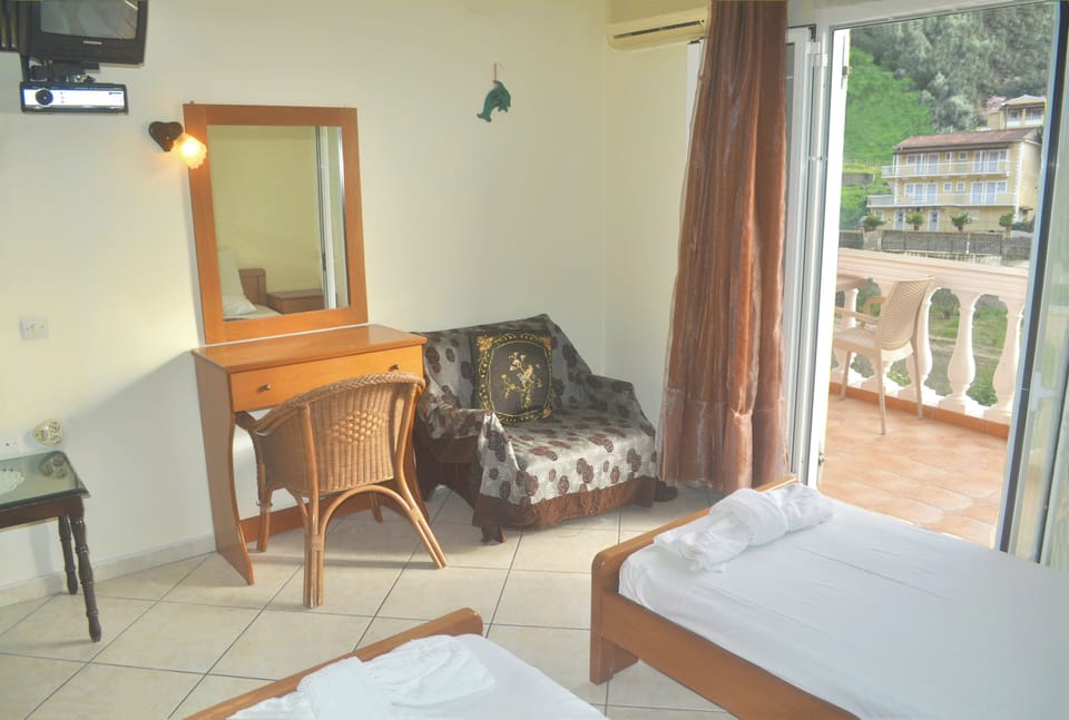 Apartment, 2 Bedrooms, Smoking, Balcony | 3 bedrooms
