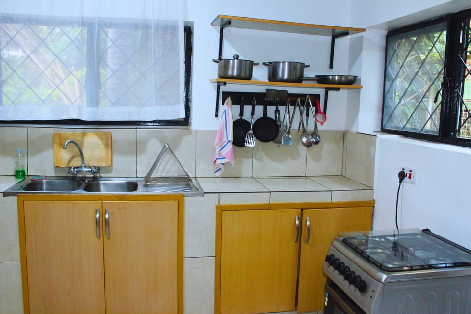Comfort House, 3 Bedrooms, Terrace, Garden View | Private kitchen | Full-size fridge, microwave, oven, stovetop