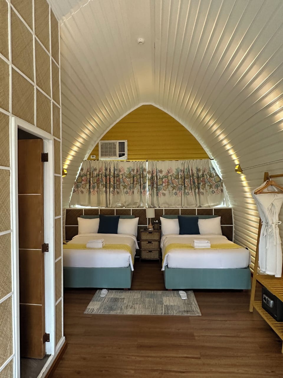 Cabana Double | Minibar, iron/ironing board (on request), WiFi (free)
