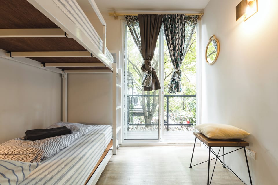 Private Bunk bed Yard view (Shared bathroom) | Soundproofing, free WiFi, bed sheets