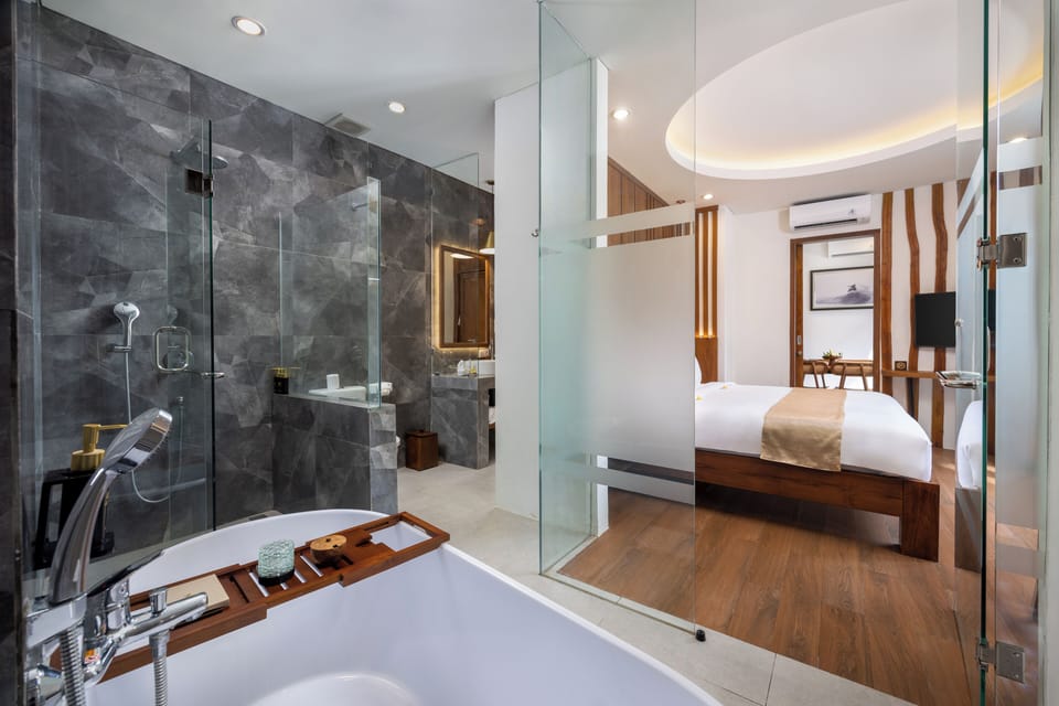Villa, 3 Bedrooms, Pool View | Bathroom | Separate tub and shower, free toiletries, hair dryer, towels