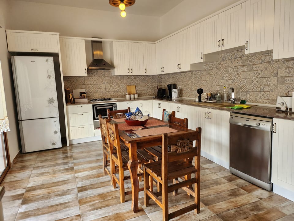 Exclusive Villa, Non Smoking, Garden Area | Private kitchen | Fridge, microwave, oven, stovetop