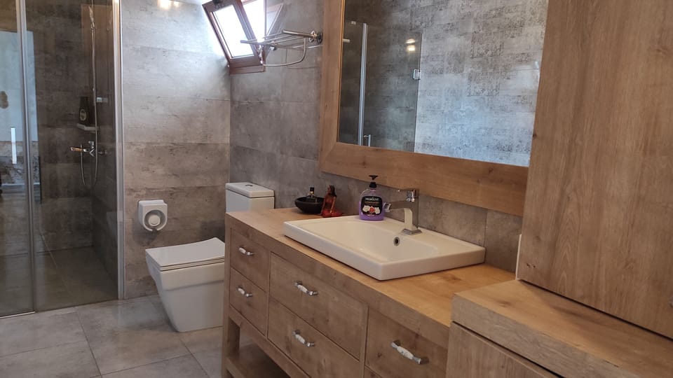Exclusive Villa, Non Smoking, Garden Area | Bathroom | Free toiletries, towels, soap, shampoo