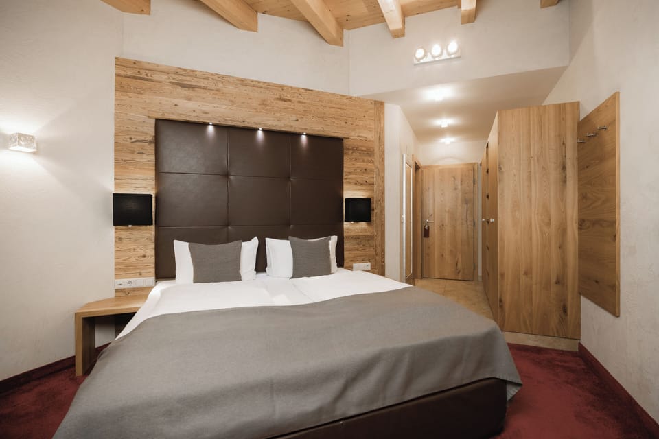 Deluxe Double Room, Balcony, Mountain View | In-room safe, soundproofing, free WiFi, bed sheets