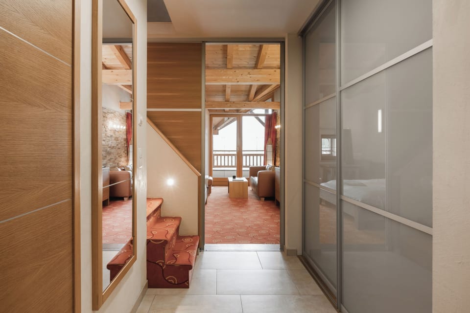 Duplex, Balcony, Mountain View | In-room safe, soundproofing, free WiFi, bed sheets