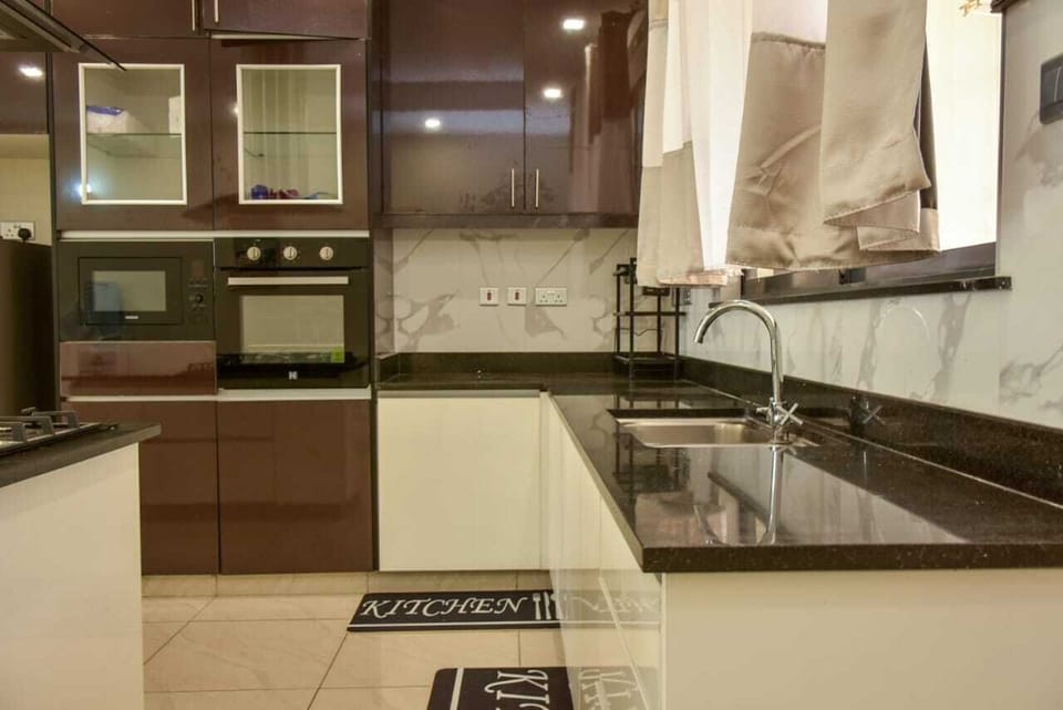 Executive Apartment, Balcony, City View | Private kitchen | Fridge, microwave, cookware/dishes/utensils
