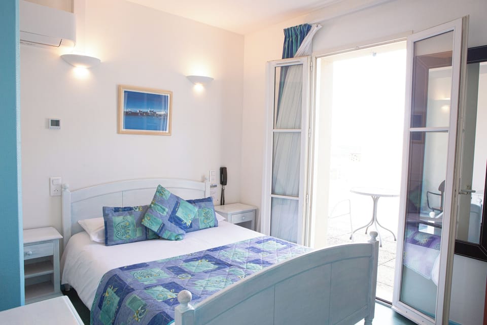 Standard Double Room | Desk, soundproofing, free cribs/infant beds, rollaway beds