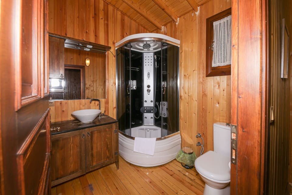 Deluxe Suite, Fireplace, Partial Sea View | Bathroom | Shower, hair dryer, towels