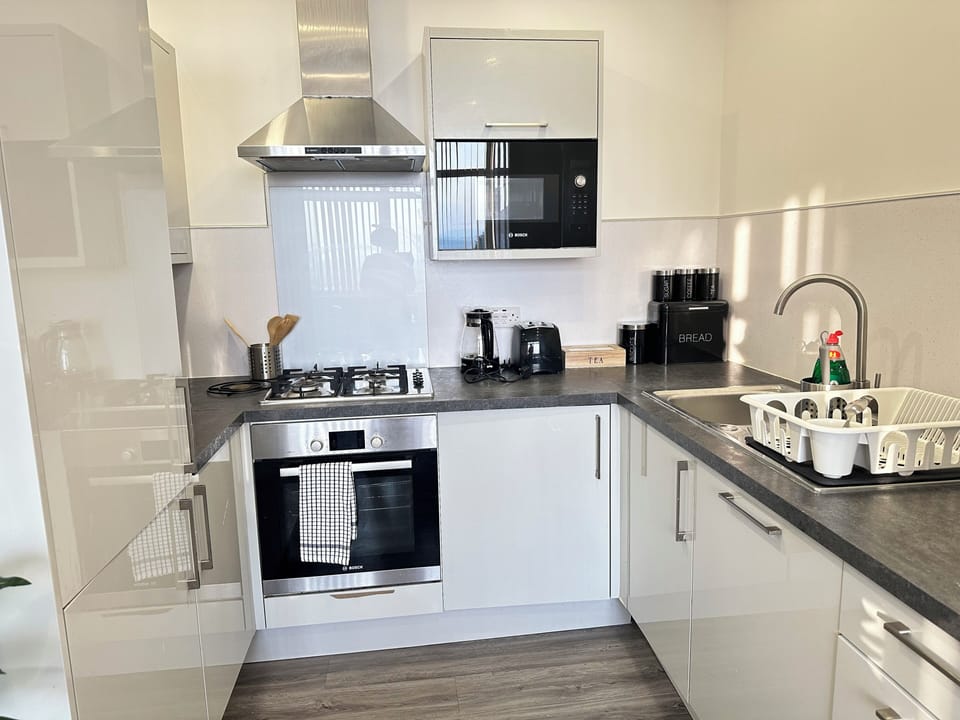 Apartment | Private kitchen | Fridge, microwave, oven, stovetop