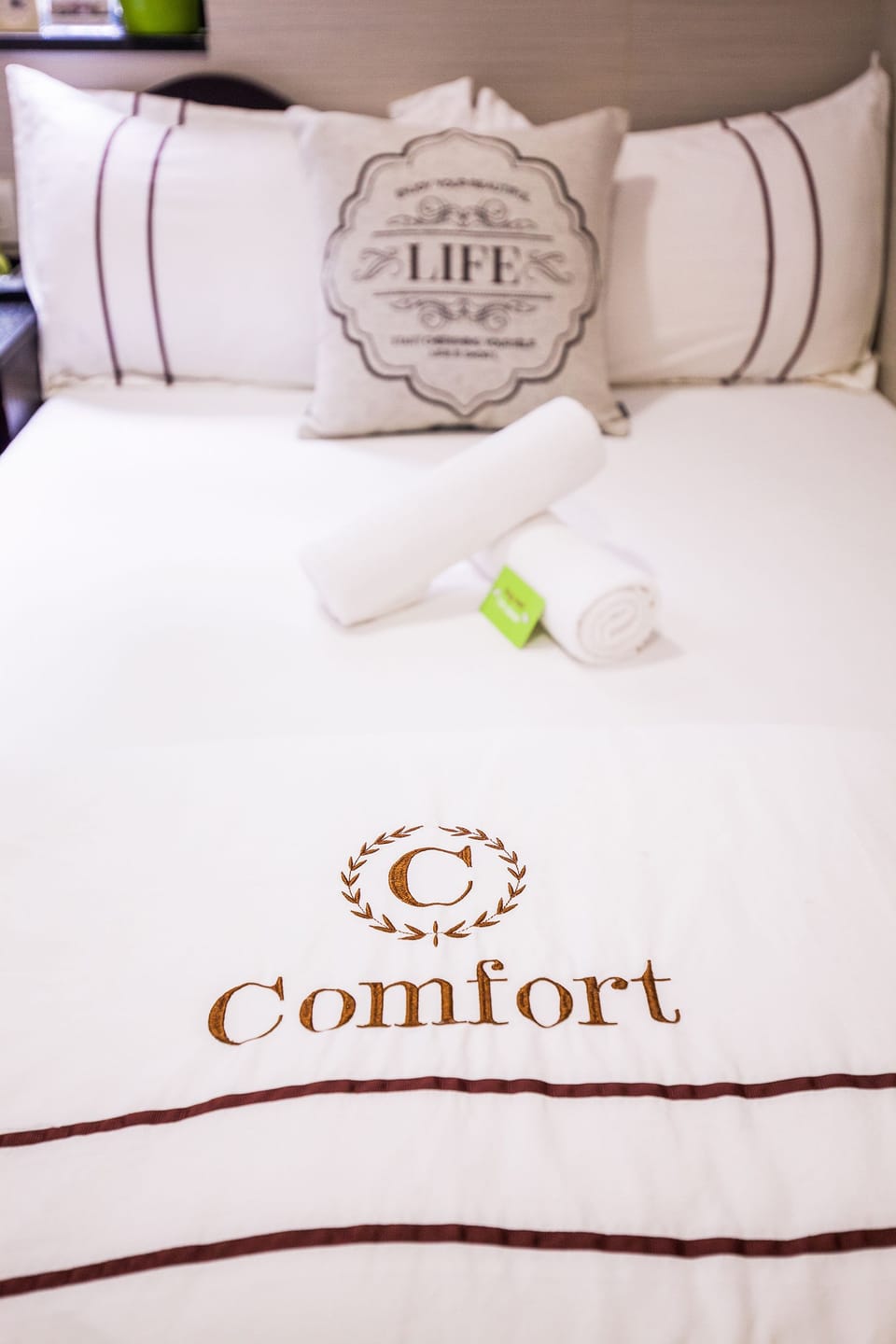 Premium bedding, in-room safe, free WiFi