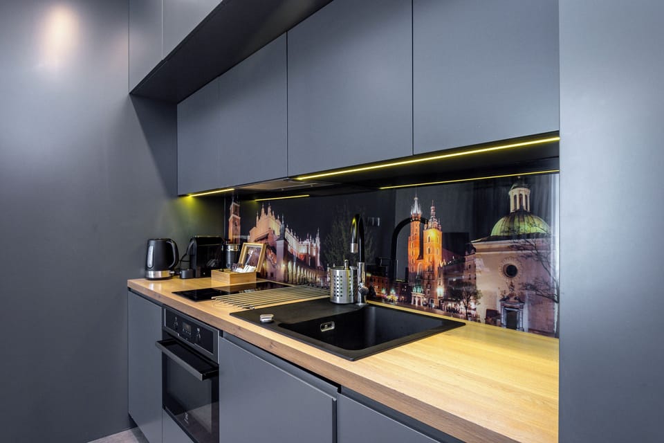 City Apartment | Private kitchenette | Fridge, oven, stovetop, dishwasher