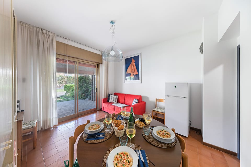 Apartment | Living area | TV