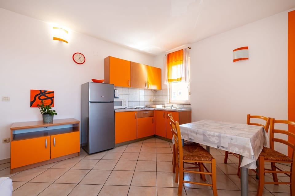 Apartment, 1 Bedroom, Balcony, Garden View | Private kitchen
